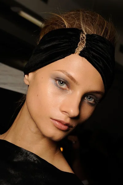 Look 10